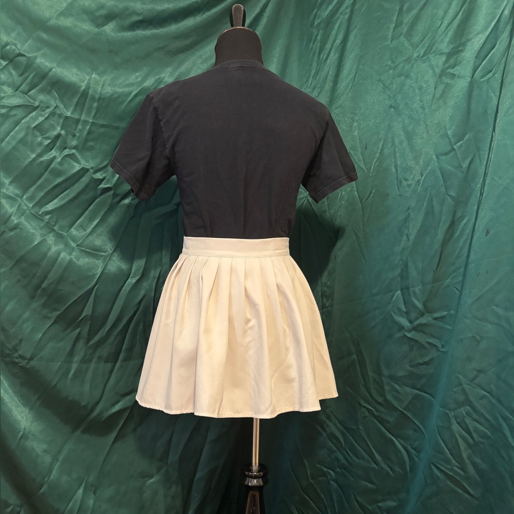 Pleated Miniskirt - Picture 2 of 4